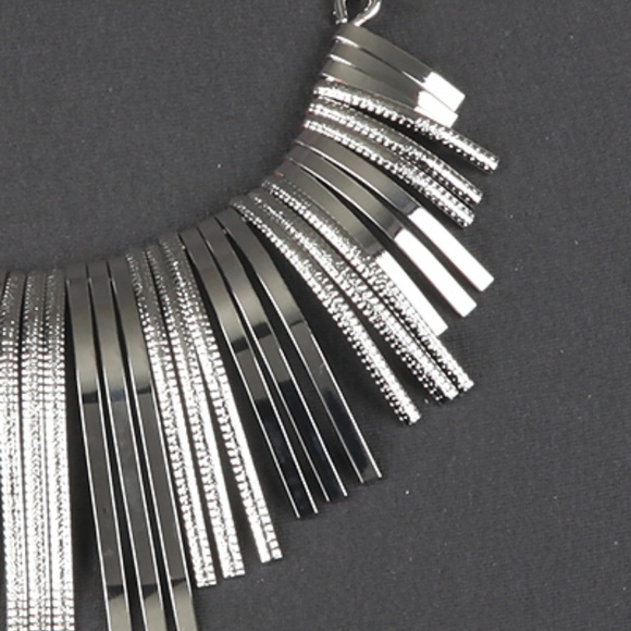 1064--Multi Sized Bib Bar Necklace Set- Silver Tone - Picture 3 of 4